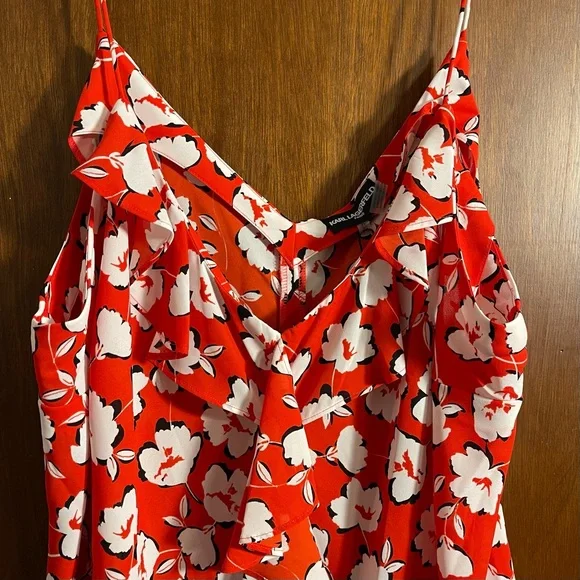 ❤️Host Pick🌟Karl Lagerfeld Red Floral Tank Top - Picture 3 of 7